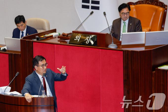 [사진] 무제한 토론 5시간째 이어가는 최형두