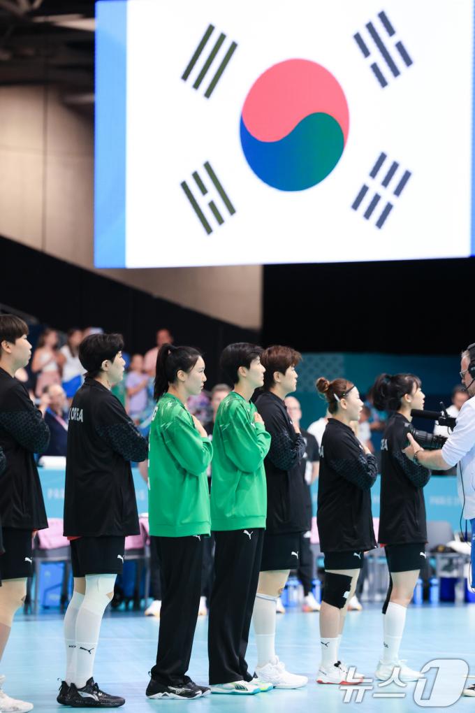 [사진] 여자 핸드볼 대표팀 '반드시 승리한다'