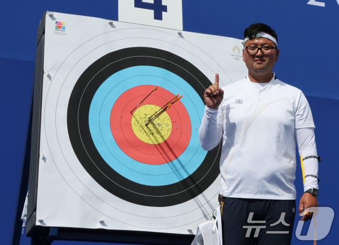 [사진] 686점 기록한 김우진