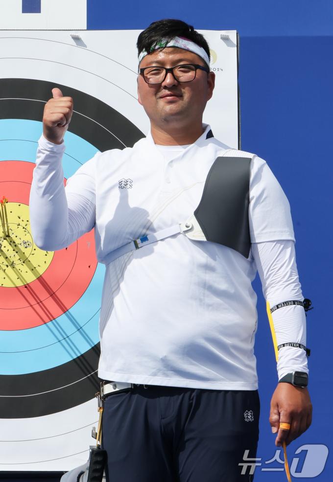 [사진] 김우진 '랭킹 라운드 1위…엄지 척'