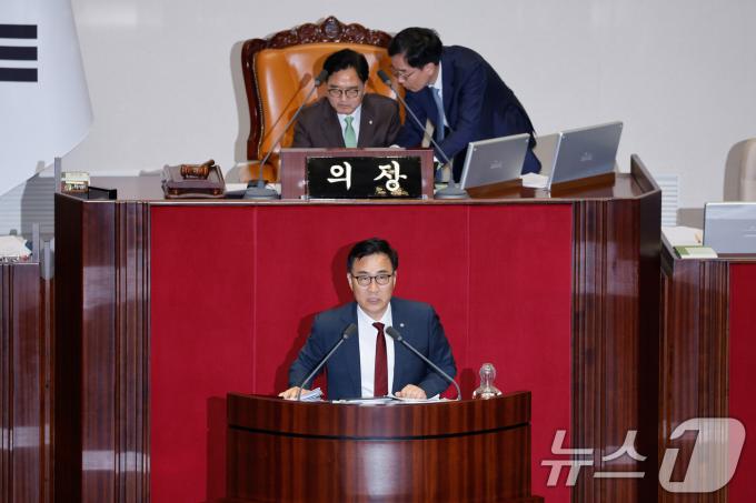 최형두 국민의힘 의원이 25일 오후 서울 여의도 국회에서 열린 제416회국회(임시회) 제1차 본회의에서 방송통신위원회의 설치 및 운영에 관한 법률 일부개정법률안에 반대하는 무제한 토론을 하고 있다. 2024.7.25/뉴스1 ⓒ News1 안은나 기자