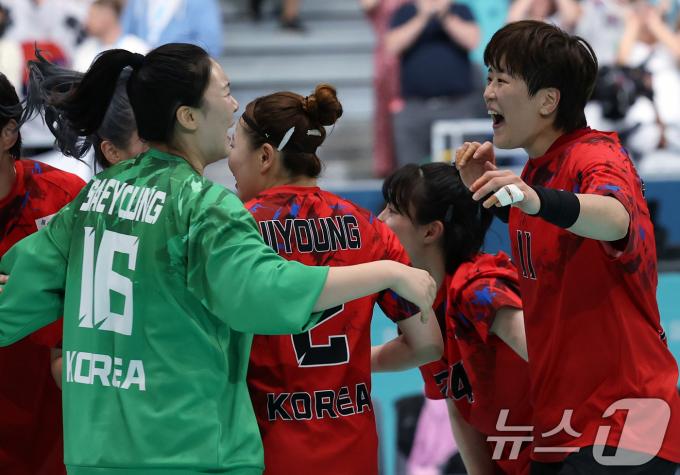 [사진] 대한민국 구기 종목 자존심 살린 여자 핸드볼