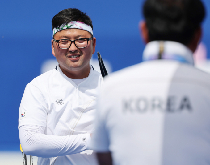 한국 남자 양궁 김우진이 2024 파리하계올림픽 남자 개인전 랭킹라운드에서 총 686점을 기록하며 1위를 차지했다. 사진은 김우진이 만족한 미소를 짓는 모습. /사진=뉴시스