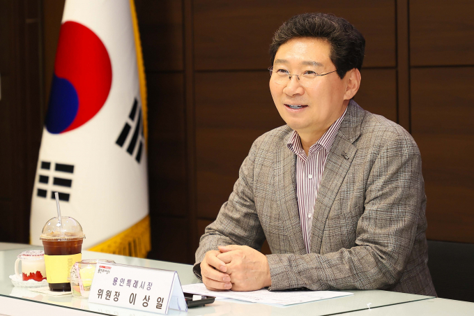 이상일 용인특례시장이 시청 시장 접견실에서 열린 '용인시 평생교육협의회'에 참석해 인사말을 하고 있다 / 사진제공=용인특례시