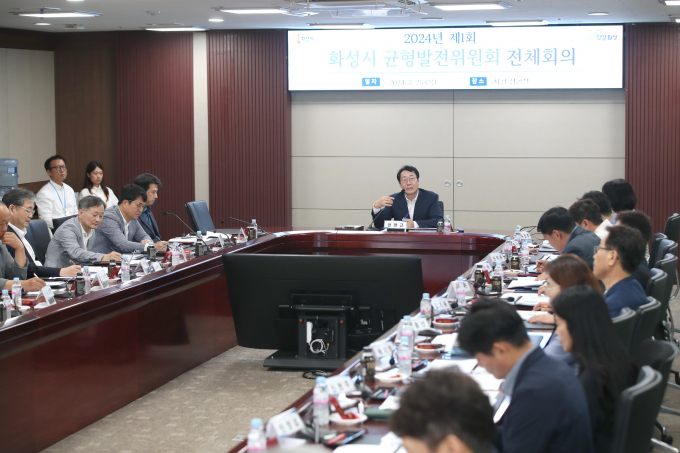 정명근 화성시장이 25일 제2기 화성시 균형발전위원회에서 발언을 하고 있다 / 사진제공=화성시