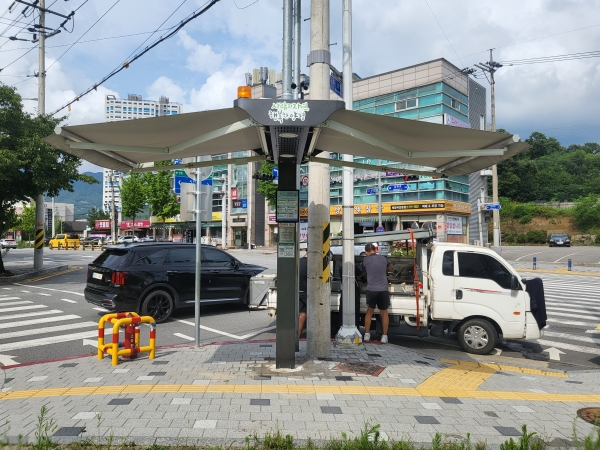 양평군이 폭염을 대비해 설치한 스마트그늘막. / 사진제공=양평군