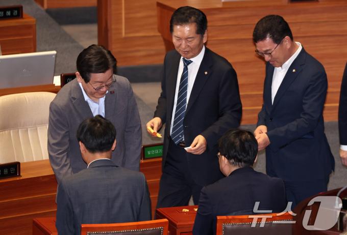 [사진] 투표하는 이재명