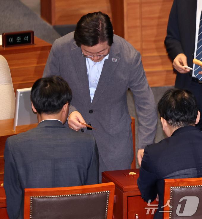 [사진] 투표하는 이재명 전 대표