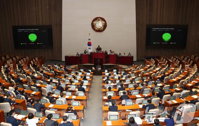 [사진] 방통위법 본회의 통과, 야당 단독 처리