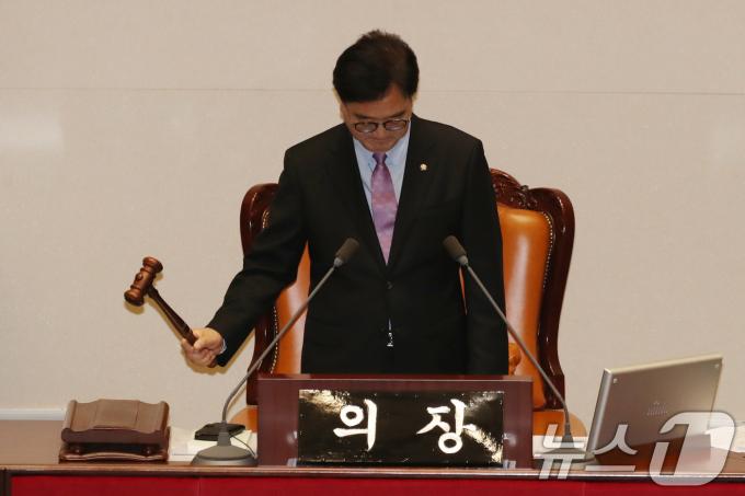 [사진] 방통위법 국회 본회의 통과