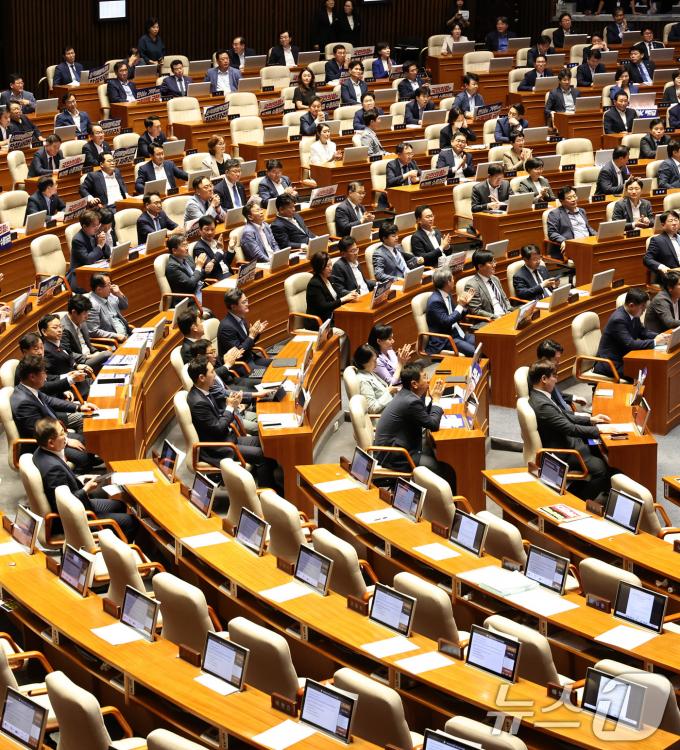 [사진] 방통위법 국회 본회의 통과…野 단독 처리