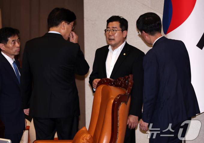 [사진] 우원식 국회의장과 대화하는 박찬대