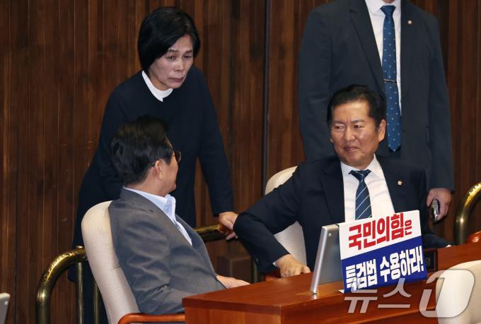 [사진] 이재명·최민희·정청래 대화