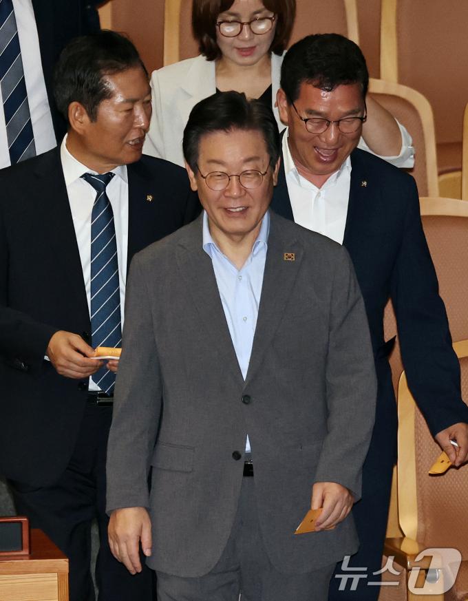 [사진] 투표 위해 이동하는 이재명 전 대표