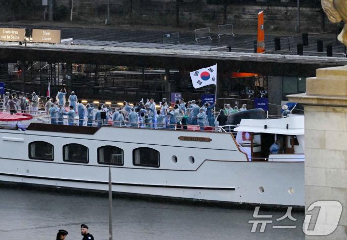 [사진] 개회식장 들어서는 대한민국 선수단