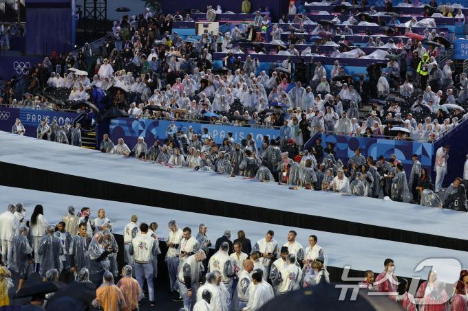[사진] 개회식장 입장한 선수단 '축제의 시작'