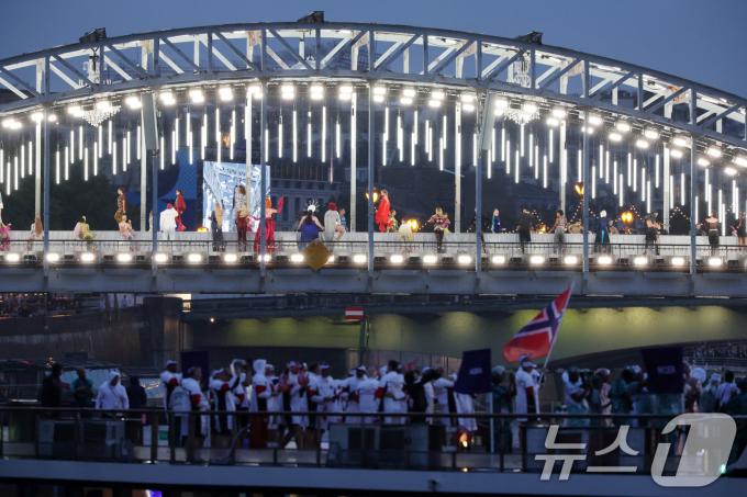 [사진] 파리올림픽 개회식 '화려한 축하공연'