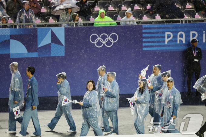 [사진] 대한민국 선수단 '파리올림픽 개회식장으로'