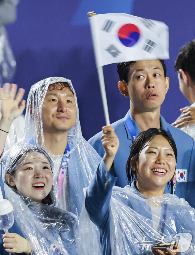[사진] 파리에서 태극기를 흔들다