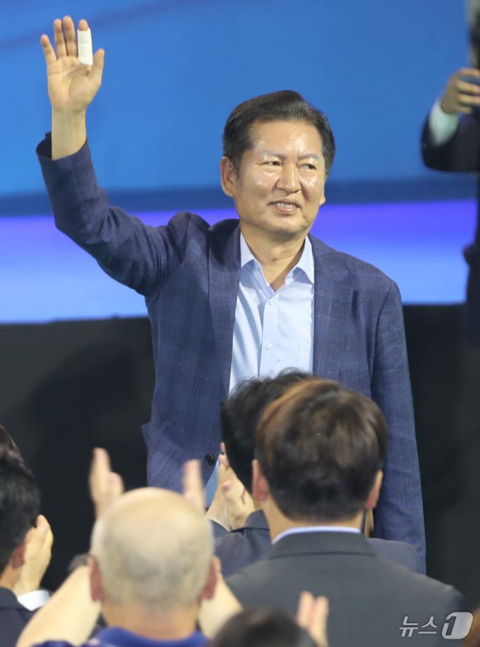 [사진] 울산 당원들에게 인사하는 정청래