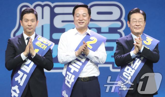 [사진] 박수 치는 민주당 당대표 후보들
