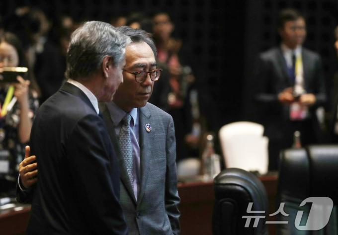 [사진] 단둘이 대화하는 한미 외교수장