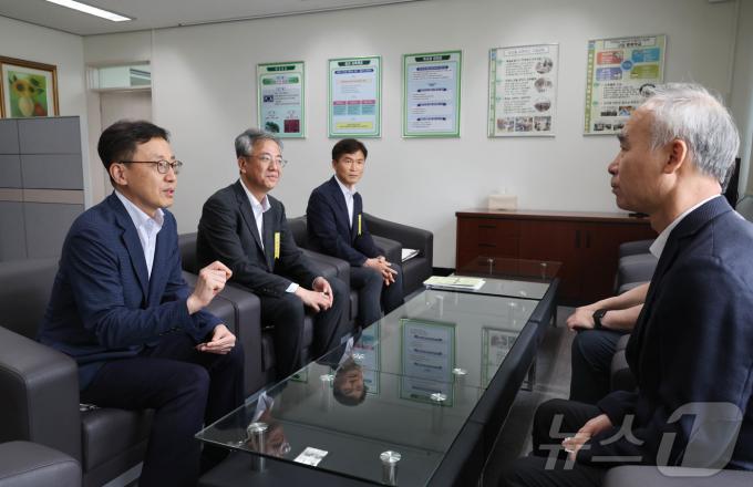 [사진] 연원정 처장, 국가공무원 시험 상황 점검
