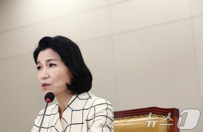 이진숙 방송통신위원장 후보자가 26일 오전 서울 여의도 국회 과학기술정보방송통신위원회에서 열린 인사청문회에 출석, 의원 질의에 답변하고 있다. 2024.7.26/뉴스1 ⓒ News1 김민지 기자