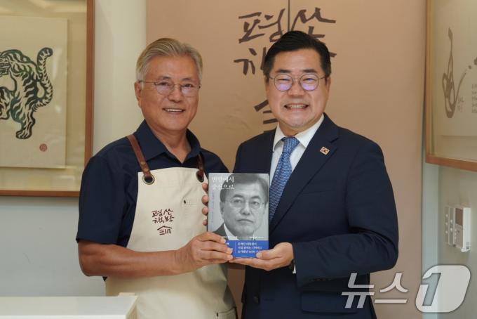 [사진] 文 전 대통령 만난 박찬대