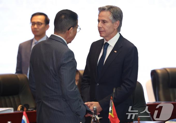 [사진] 태국 외교장관과 대화하는 토니 블링컨 미 국무장관
