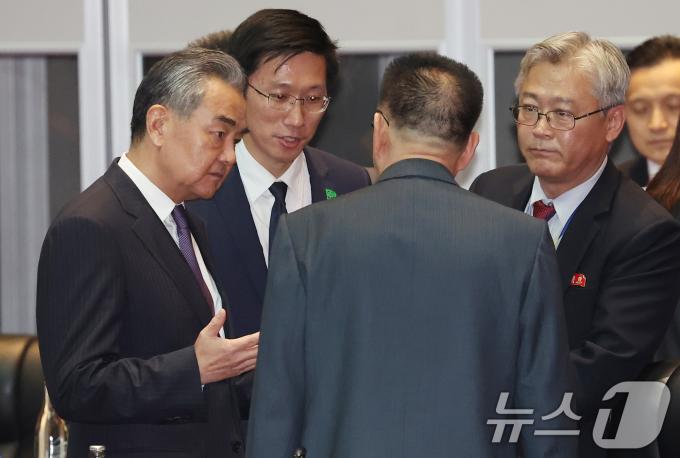 [사진] 중국-북한 무슨 대화?