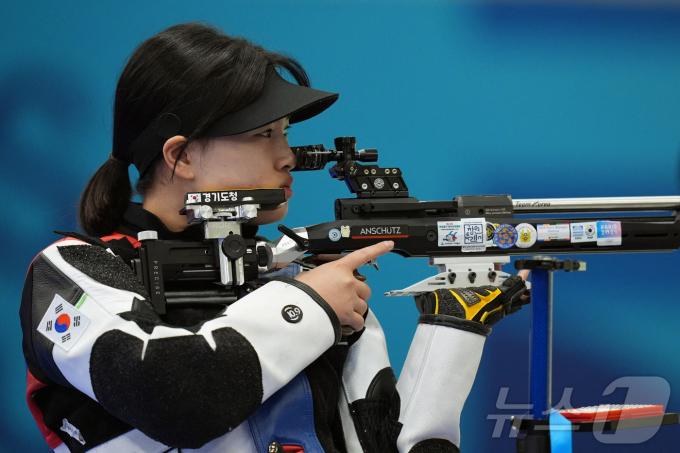 2024 파리 올림픽 첫 메달을 수확한 사격 금지현. ⓒ 로이터=뉴스1