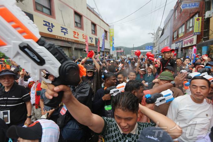 [사진] '살수대첩 퍼레이드'
