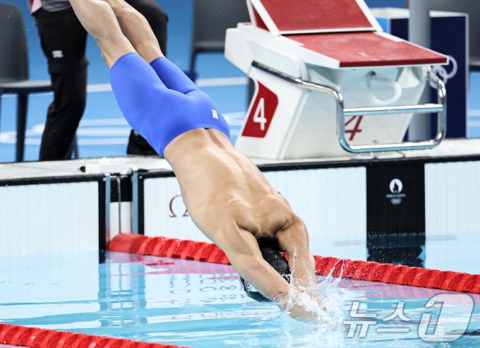 [사진] 힘차게 출발하는 김우민