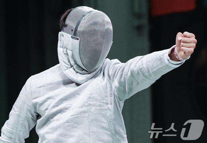 [사진] 주먹 '불끈' 쥔 오상욱