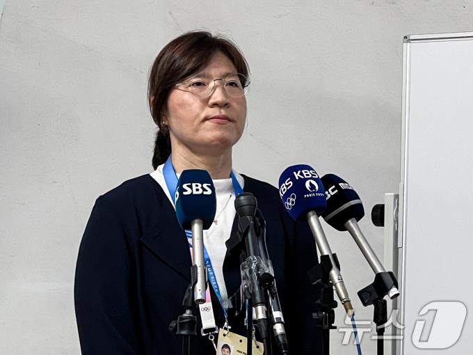 [사진] 장미란 차관 '북한 호명 사고 관련 기자회견'