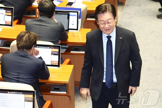 [사진] 밝은 표정의 이재명