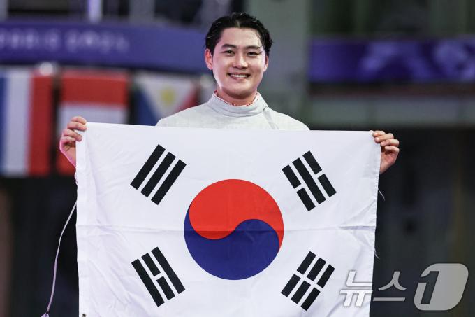 [사진] 오상욱 '파리올림픽 첫 금메달 주인공'