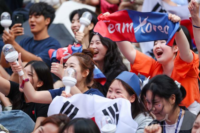 [사진] '오! 필승 코리아' 대한민국 응원하는 파리 교민들