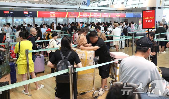 [사진] 이른 아침부터 북적이는 인천공항
