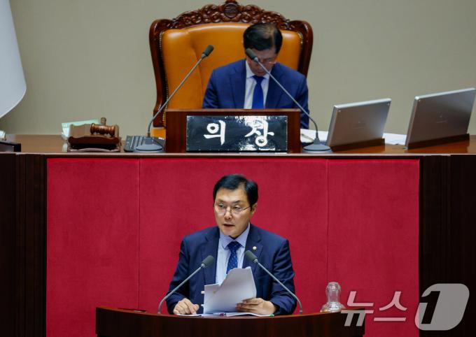[사진] 방문진법 찬성 토론하는 조계원