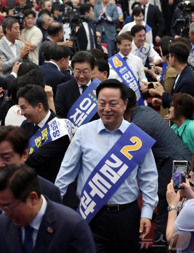 [사진] 충남지역 민주당 당대표 합동연설회 참석하는 후보들