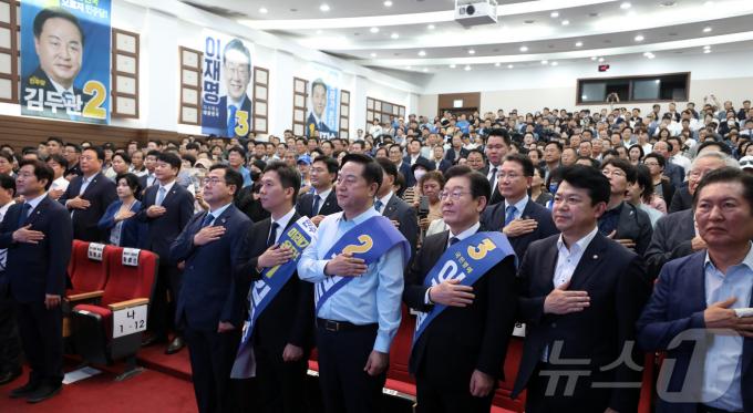 [사진] 충남지역 합동연설회 참석한 민주당 당대표 및 최고위원 후보들