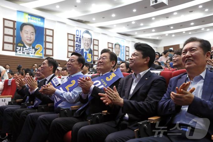 [사진] 충남지역 합동연설회 참석한 민주당 당대표 및 최고위원 후보들