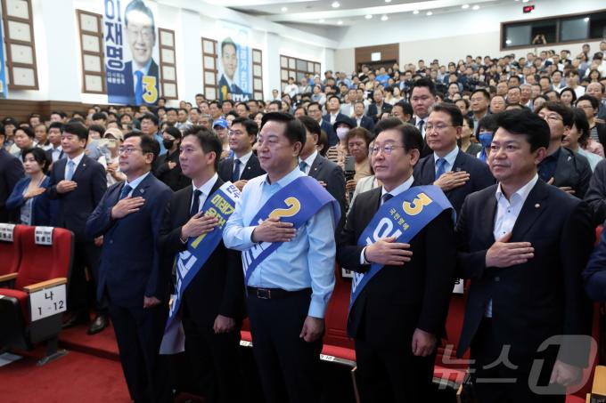 [사진] 충남지역 합동연설회 참석한 민주당 당대표 및 최고위원 후보들