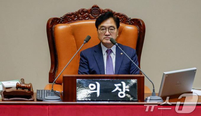 [사진] 사회보는 우원식 의장