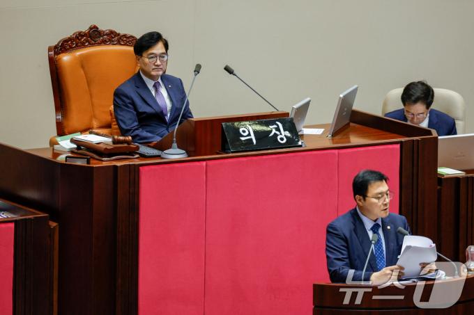 [사진] 사회보는 우원식 의장