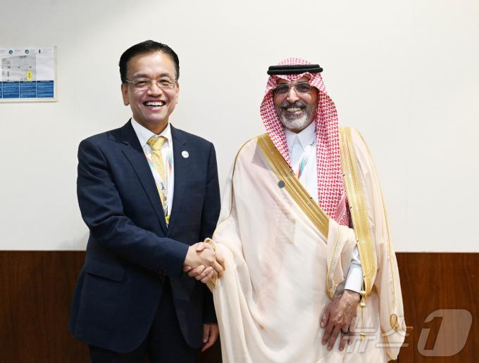 [사진] 최상목 부총리, 모하메드 빈 압둘라 알-자단 사우디 재무장관과 면담