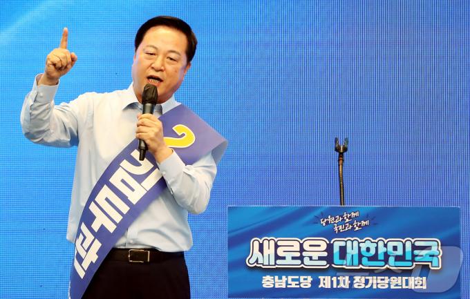 [사진] 정견 발표하는 김두관 민주당 당대표 후보자