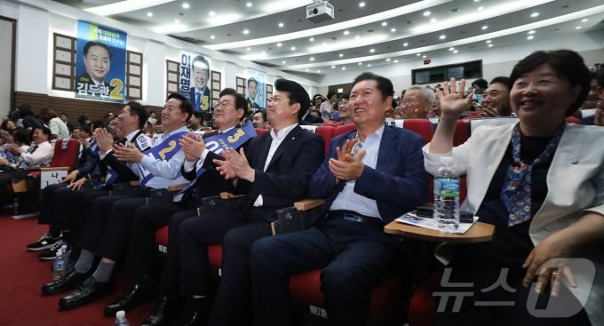 [사진] 충남지역 합동연설회 참석한 민주당 지도부